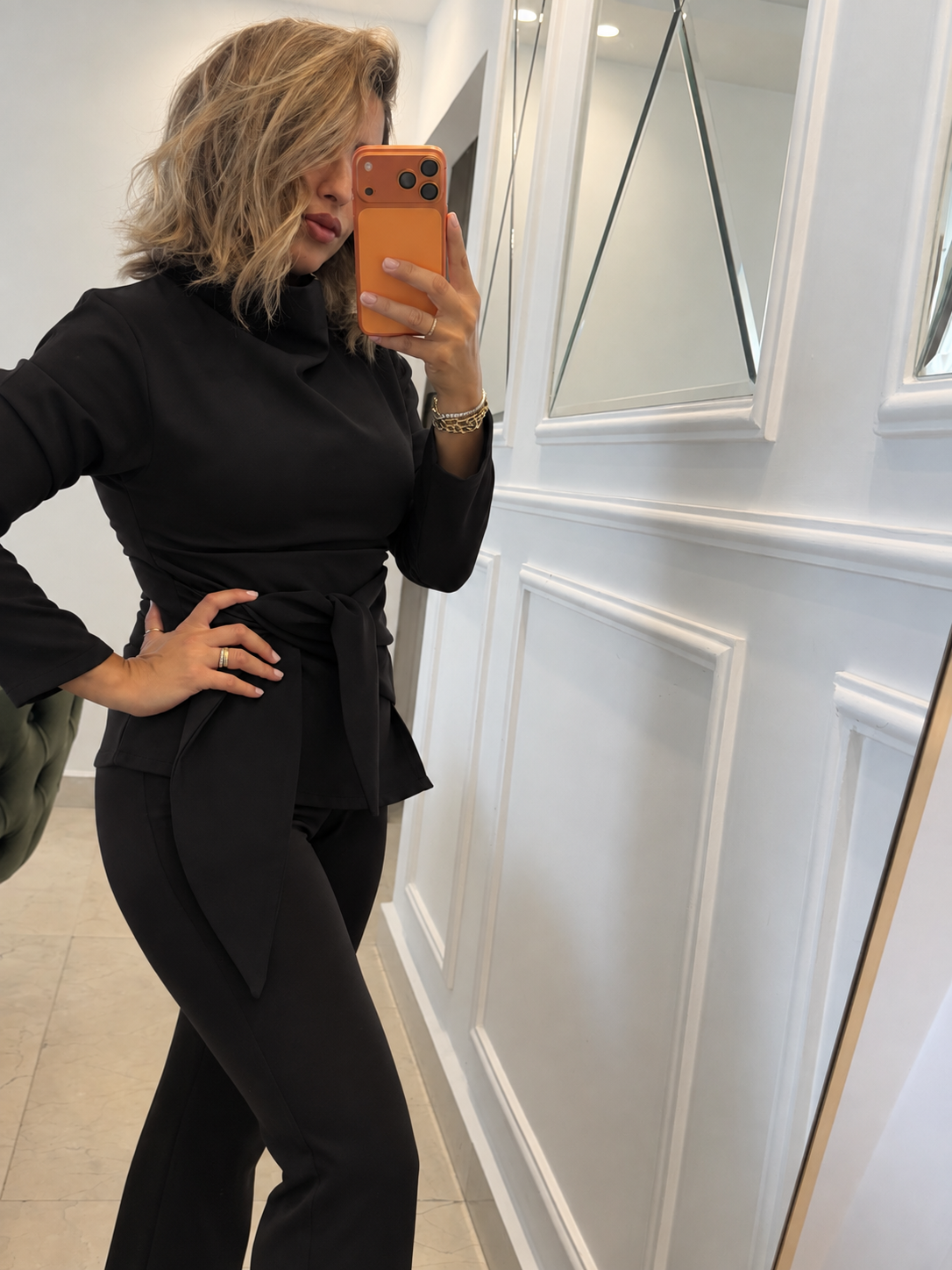 The black set